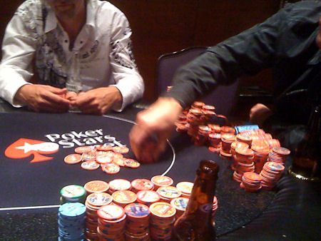 poker-chips-palms poker-chips-palms